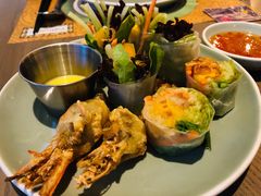 酥炸老虎虾香芒米纸卷配榴莲汁-CHINCHIN 青青·泰国料理(万象食家店)