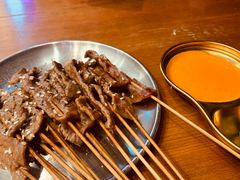 -何妹湿辣牛肉·粤式烧烤砂煲(桂雅路店)