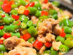 石锅双椒嫩玉兔-渝半城经典川粤菜(重庆天地店)