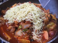 -亲昵春川鸡排(韩国美食街店)