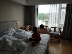 -铂逸梦秦酒店(横店梦幻谷店)