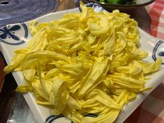 菊花生鱼片-龙桥私厨·姜花菊花过桥鱼·顺德菜(容桂店)