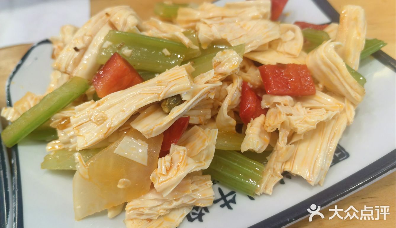 突然发现兰州牛肉面还挺好吃的！