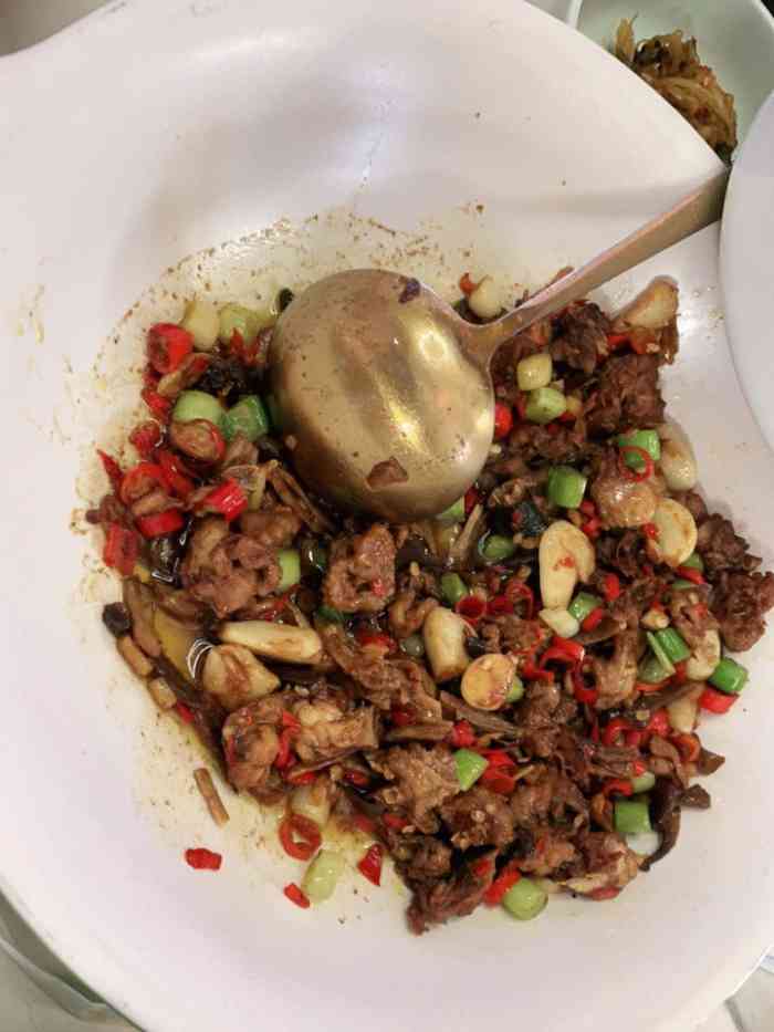 俏九州·小炒黄牛肉(卓悦汇店)-"[薄荷]环境:环境干净,装修风格有点