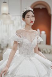 -派丽莫Pellimo原创设计婚纱品牌