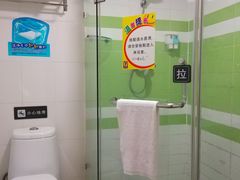 -7天连锁酒店(上海徐家汇龙华路地铁站店)