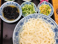 老北京炸酱面-门框胡同百年卤煮(新街口店)