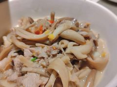鲜鹿茸菇焖肉-大碗先生(沙湾天虹店)
