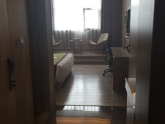 -西安大雁塔科技大学地铁站亚朵酒店