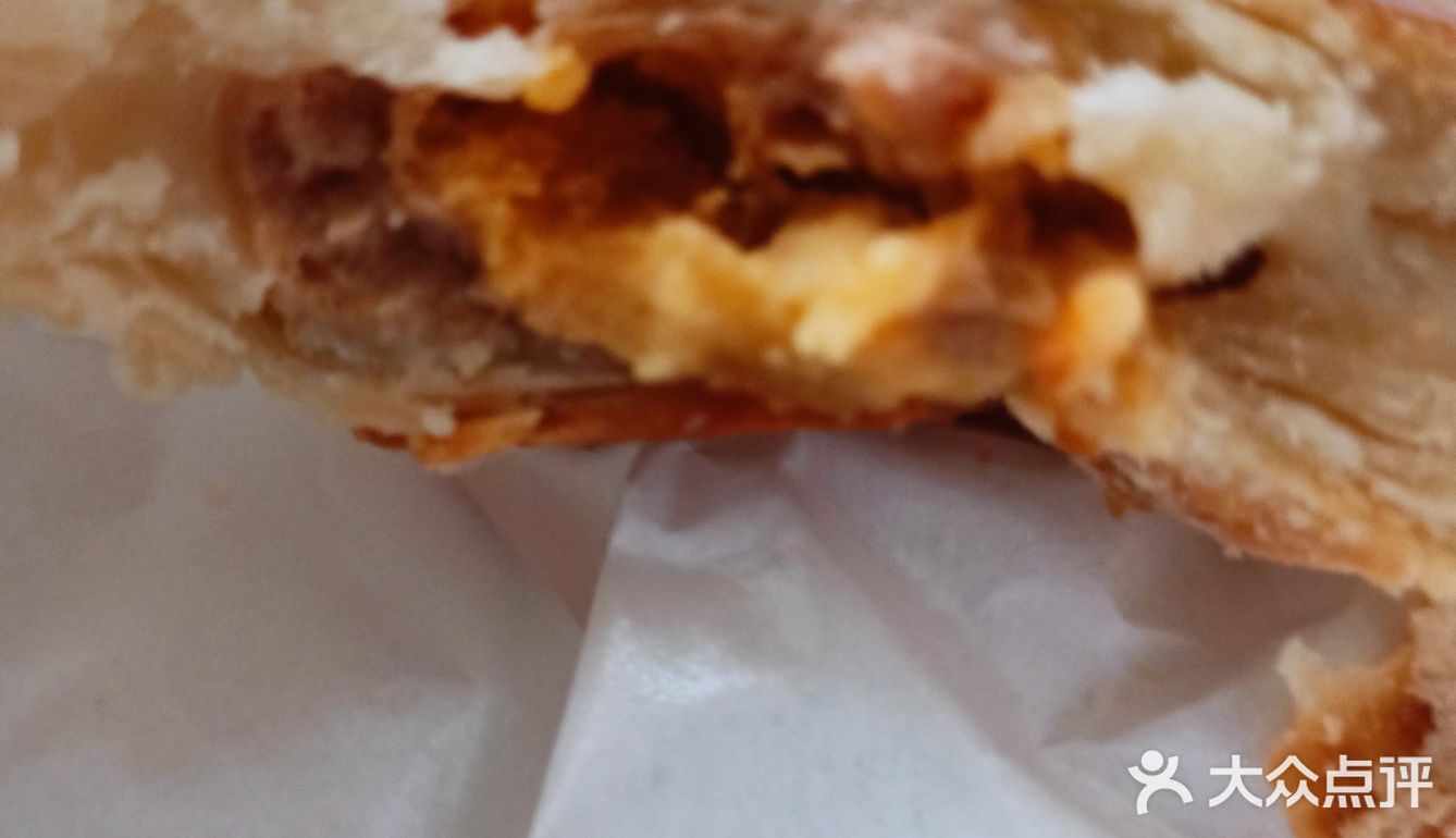 肉月蛋黄完美结合,好吃不腻。榨菜月饼,也好吃