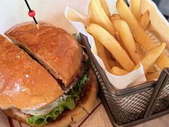 -BOURBON 玻本美式餐厅酒吧(虹桥新天地店)