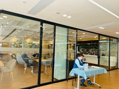 -上海宝信宝马4S店