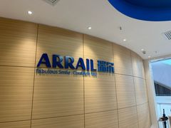 -瑞尔齿科(上海长风大悦城店)