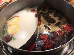 猪肚鸡香辣双味锅-青瓷火锅料理(西单大悦城店)