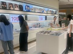 -J-Optical佳视明眼镜·蔡司视觉(青岛金茂览秀城店)