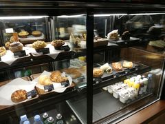 面包甜点陈列柜-星巴克(广州百信广场东区店)