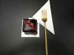 -UNI UNI(环亚凯瑟琳店)