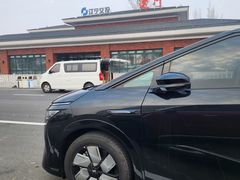 -辽河服务区-停车场