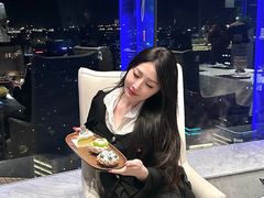 -云顶旋转自助景观餐厅