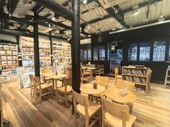 -猫的天空之城概念书店(杭州南宋御街店)