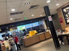-麦当劳(上海虹桥站30B检票口楼上)