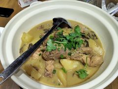 小笨鸡炖野生榛蘑-谷朴东北菜
