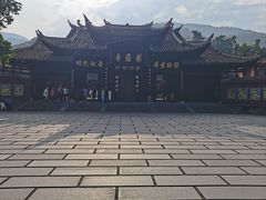 -峨眉山报国寺