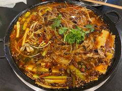 鸿顺美蛙鱼头-鸿顺老铁锅美蛙鱼府(解放碑店)