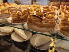 -Majestic Café