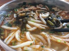 -鸿浩扒猪脚米线