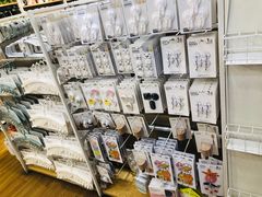 -名创优品(北京新中关购物中心地铁层店)