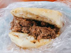 烧饼夹牛肉-老西关黄老太牛肉烧饼