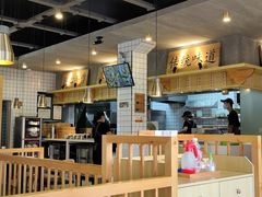 大堂-蒙自源米线大王(昆明站店)