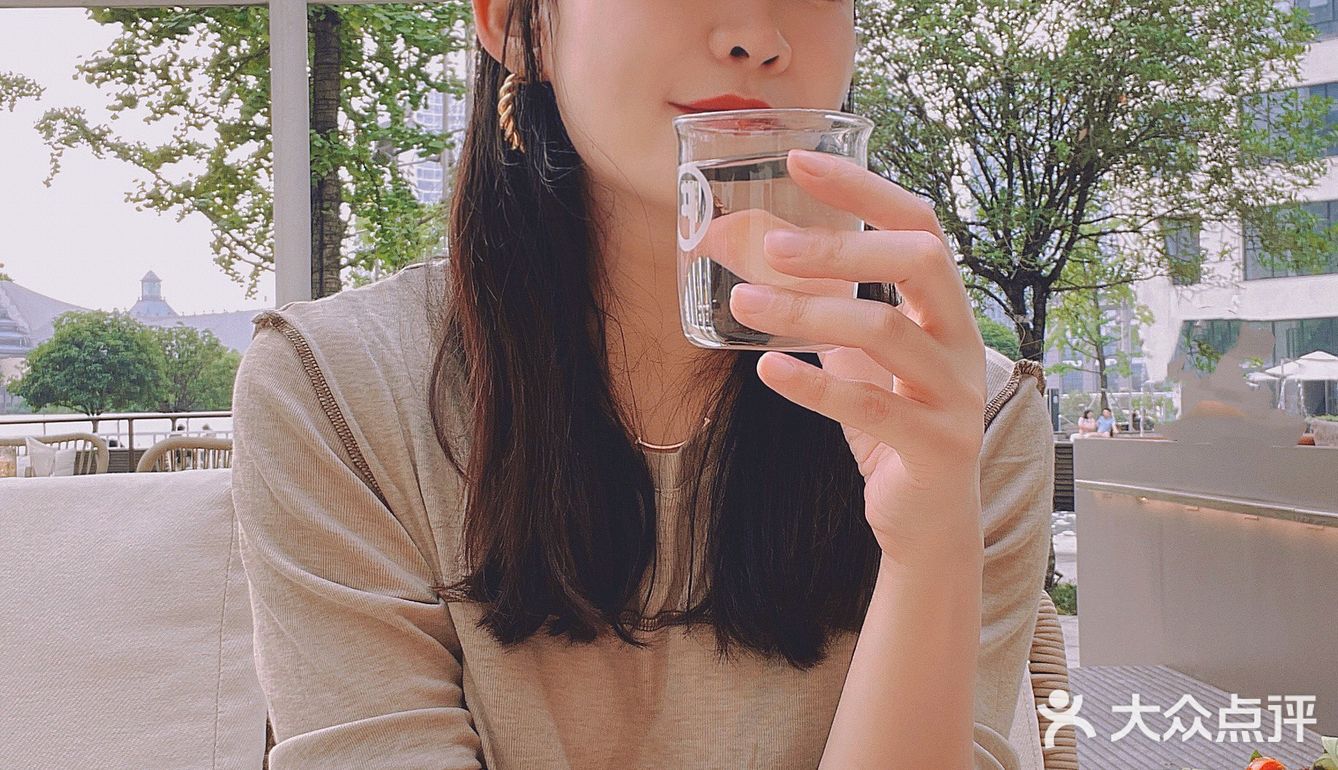 向日葵在成都｜广场上喷泉旁日落里的浪漫约会餐厅⛲️