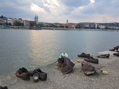 -多瑙河畔鞋履雕塑