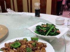 小菠菜拌花生-奥华餐厅·老张记(台基厂店)