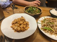 -泉畔人家·老济南经典鲁菜(大明湖店)