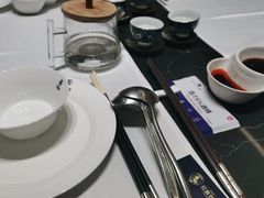 -红鼎豆捞·非遗鲍皇汤火锅(宝丰路店)