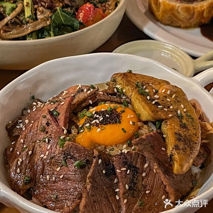 在上海遇到了梦中情饭 黑松露和牛鹅肝饭！🥢 