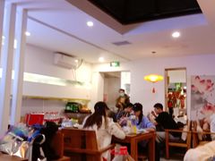 大堂-毛辣果·贵州红酸汤牛肉火锅(西单店)