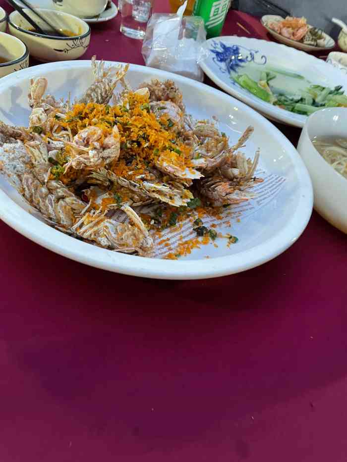 滨江海鲜大排档(舟宿夜江店)-"大概因为赶上五一节假日,吃饭的人特别