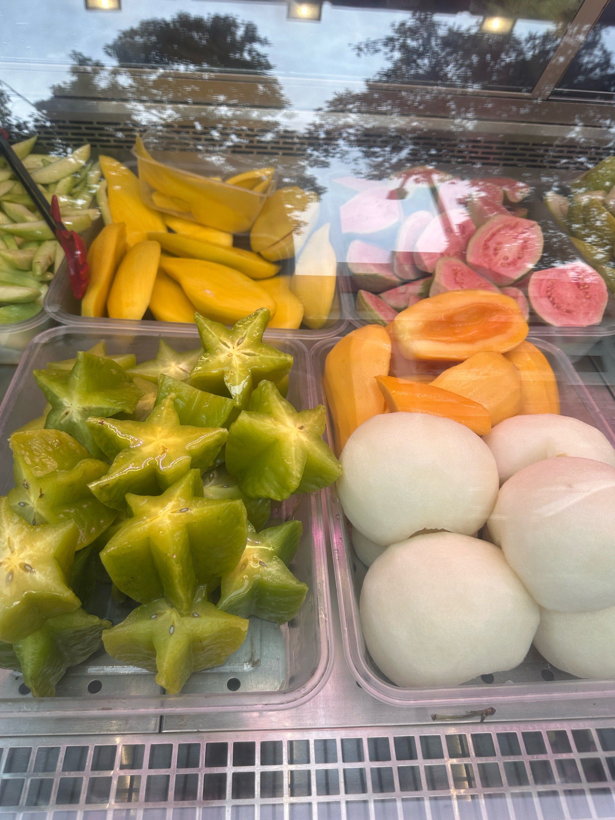 水果很新鲜现切,分量很足,很实惠的店