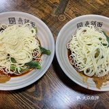为了节约成本，就有了一个专门提供热水的地方