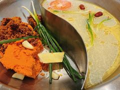 白汤麻辣鸳鸯锅-沸炉重庆老火锅(军事博物馆店)