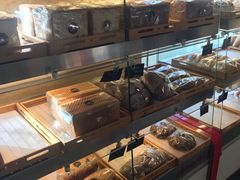 面包甜点陈列柜-申氏糕点(三好街店)