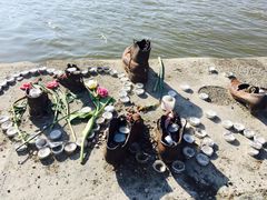 -多瑙河畔鞋履雕塑