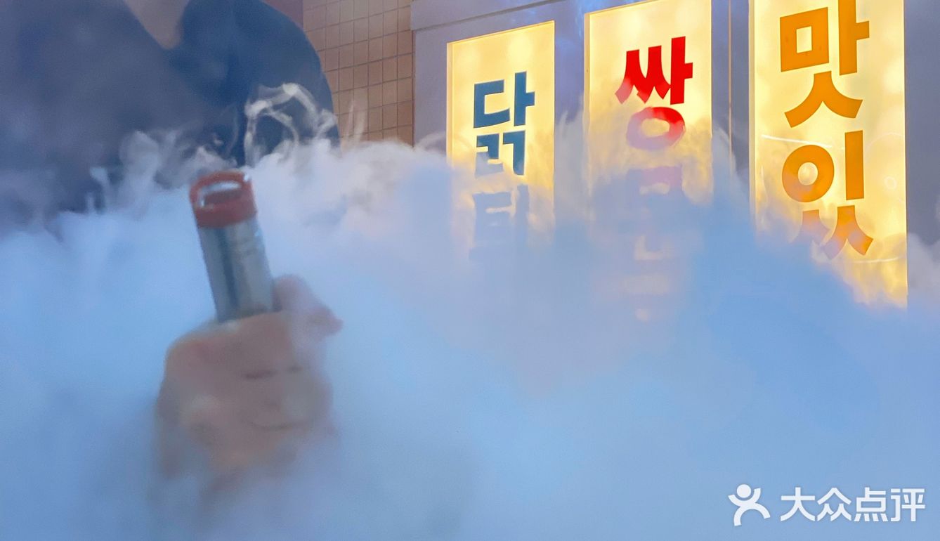 咦❓有人玩火🔥你玩烟雾弹❓《请回答1988》片场