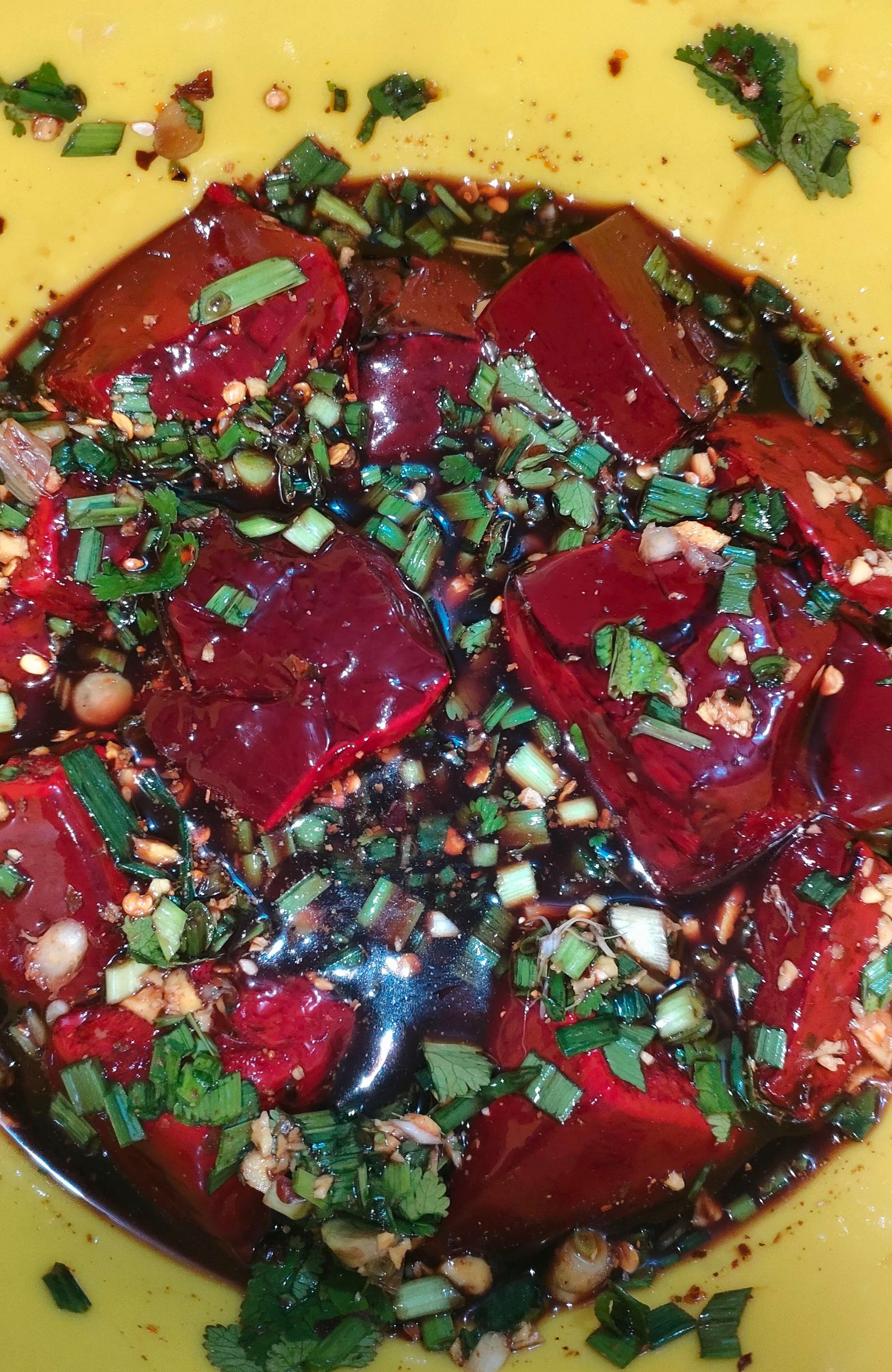 一直刷到云南的生拌猪血!看得流口水🤤