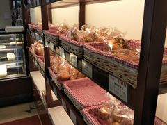 -红宝石·鲜奶小方·海派西点房(金杨店)