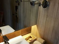 -西安大雁塔科技大学地铁站亚朵酒店